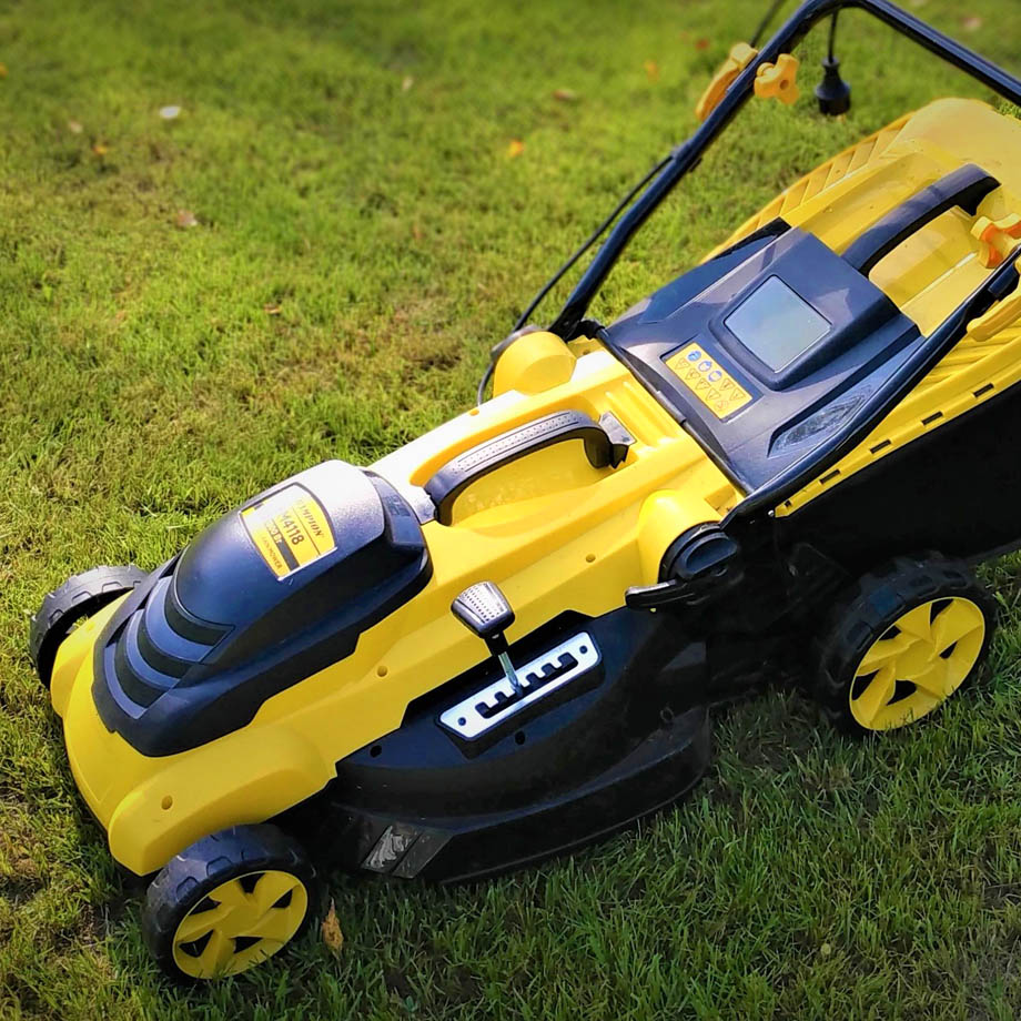 Аренда электрической газонокосилки Champion EM4118 в компании ГенПрокат